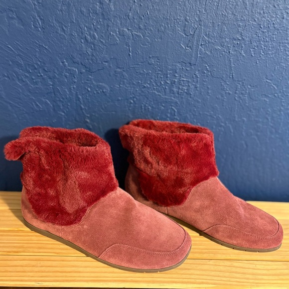 Vionic Maizie Women Size 10 Supportive Slipper Boot Burgundy Port Suede Faux Fur - Picture 2 of 8